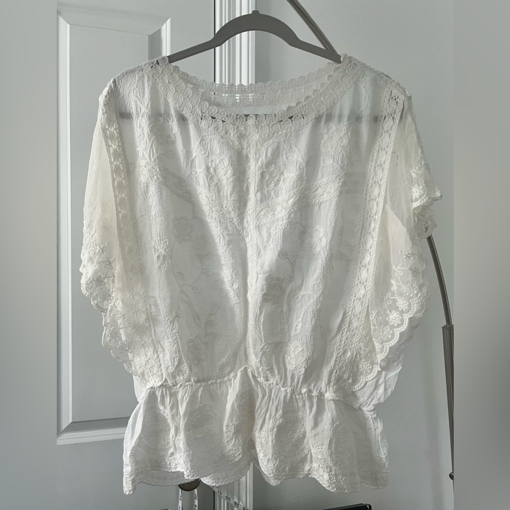 Butterfly Arms Lace Embroidered White Blouse - Medium
MSRP $108